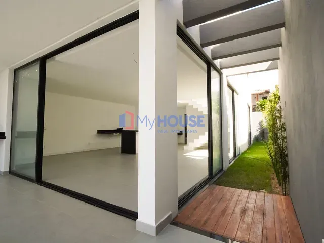 Casa com 240m² 4 quartos e 5 banheiros, à venda, no bairro Nossa Senhora da Vitória em Ilhéus