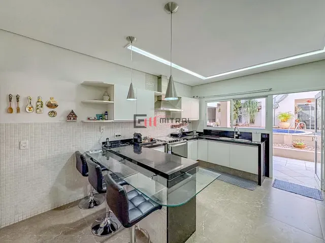 Casa 5 quartos e 6 banheiros, à venda, no bairro Esperança em Londrina