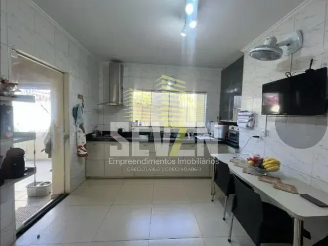 Casa com 220m² 3 quartos e 3 banheiros, à venda, no bairro Jardim Paulista em Bauru