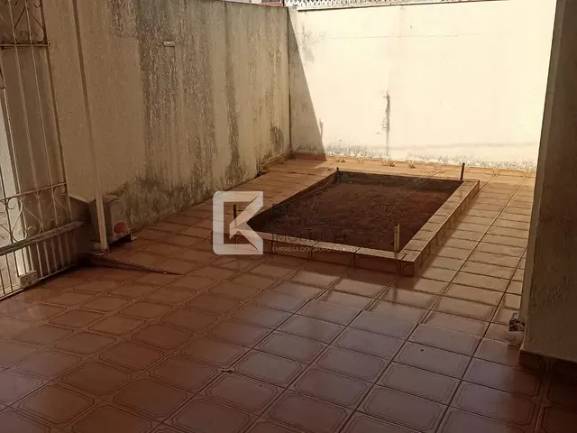 Casa com 182m² 2 quartos e 2 banheiros, à venda ou para alugar, no bairro Centro em Indaiatuba