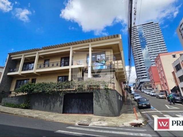 Casa com 318m² 6 quartos e 5 banheiros, à venda, no bairro Centro em Ponta Grossa