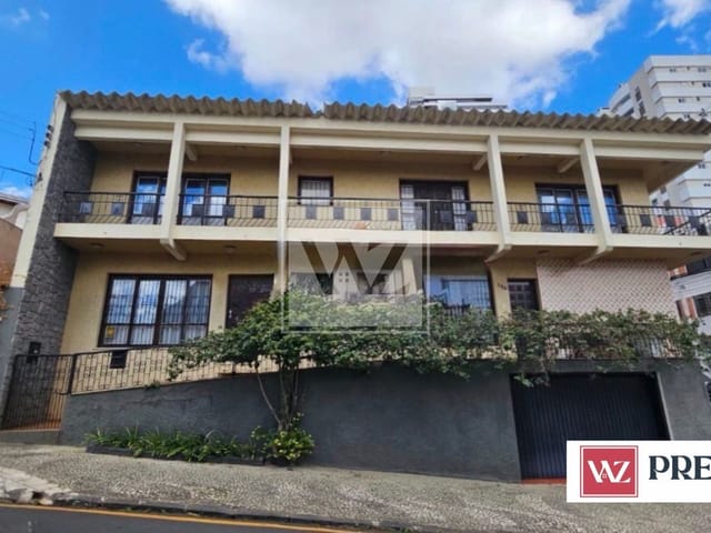Casa com 318m² 6 quartos e 5 banheiros, à venda, no bairro Centro em Ponta Grossa