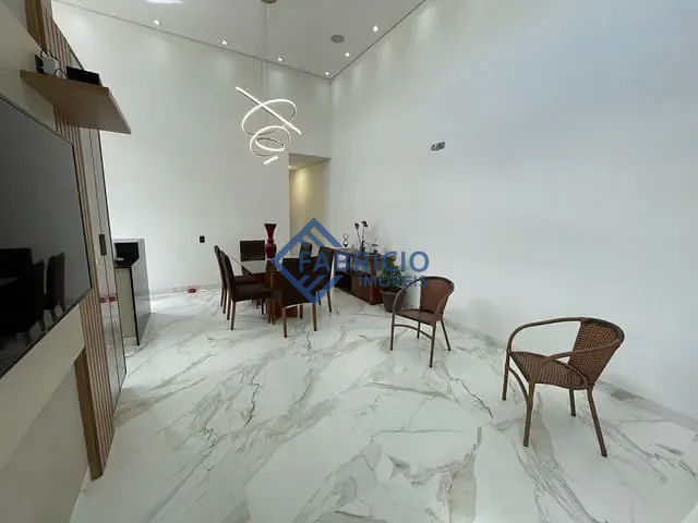 Casa com 257m² 3 quartos e 2 banheiros, à venda, no bairro Vila Renascer em Vinhedo