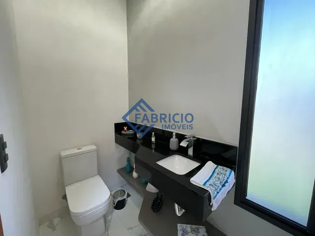 Casa com 257m² 3 quartos e 2 banheiros, à venda, no bairro Vila Renascer em Vinhedo