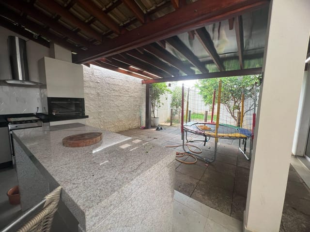 Casa com 248m² 3 quartos e 4 banheiros, à venda, no bairro Despraiado em Cuiabá