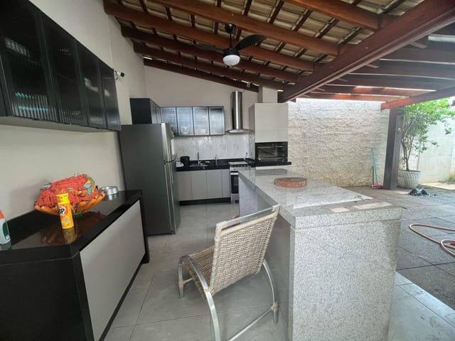 Casa com 248m² 3 quartos e 4 banheiros, à venda, no bairro Despraiado em Cuiabá