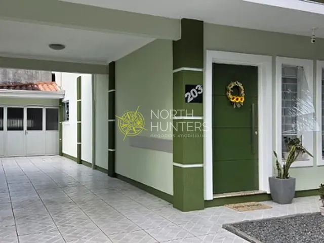 Casa com 405m² 4 quartos e 5 banheiros, à venda, no bairro Anita Garibaldi em Joinville