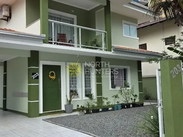 Casa com 405m² 4 quartos e 5 banheiros, à venda, no bairro Anita Garibaldi em Joinville