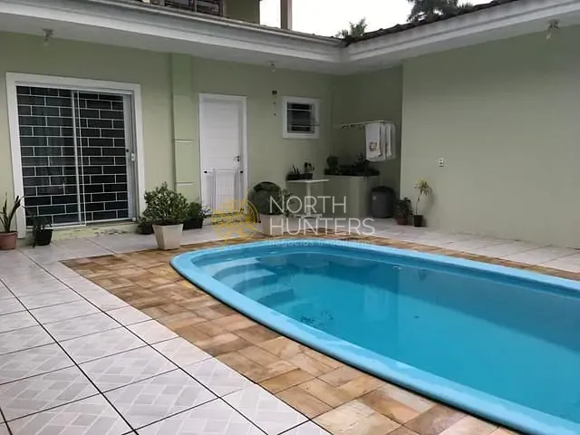 Casa com 405m² 4 quartos e 5 banheiros, à venda, no bairro Anita Garibaldi em Joinville
