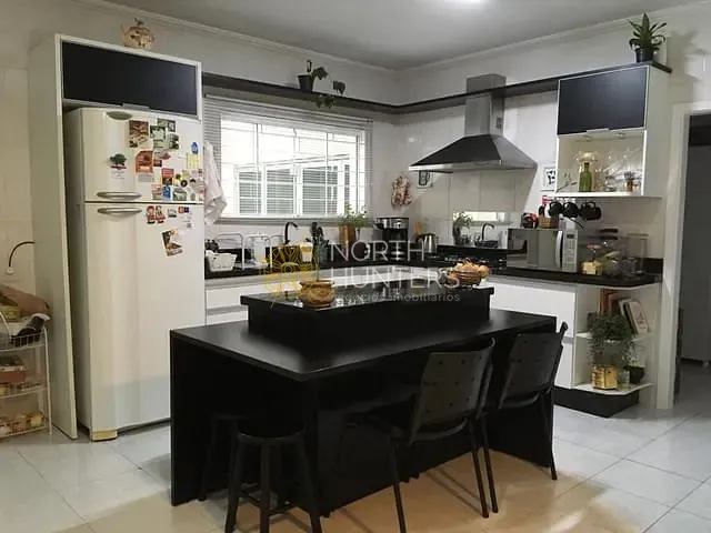 Casa com 405m² 4 quartos e 5 banheiros, à venda, no bairro Anita Garibaldi em Joinville