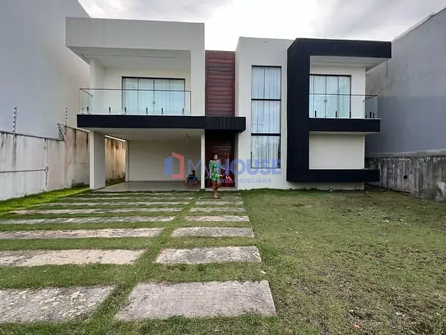 Casa com 450m² 4 quartos e 4 banheiros, à venda, no bairro Nossa Senhora da Vitória em Ilhéus