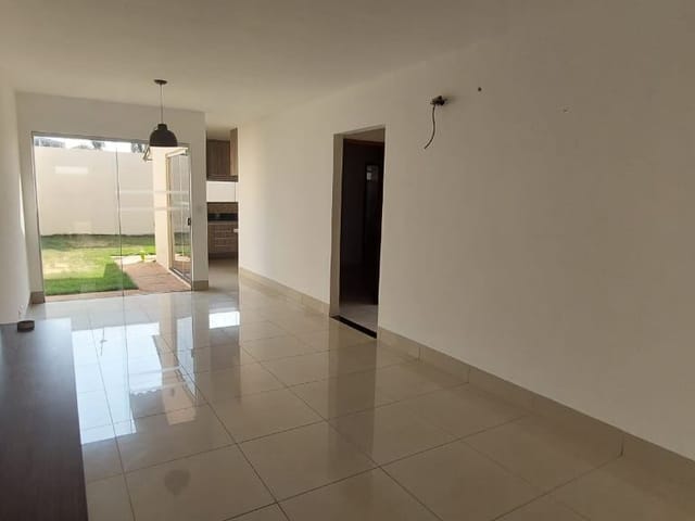 Casa com 204m² 2 quartos e 2 banheiros, à venda ou para alugar, no bairro Parque Residencial Rita Vieira em Campo Grande