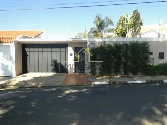 Casa com 550m² 3 quartos e 2 banheiros, à venda, no bairro Parque do Convento em Guaxupé