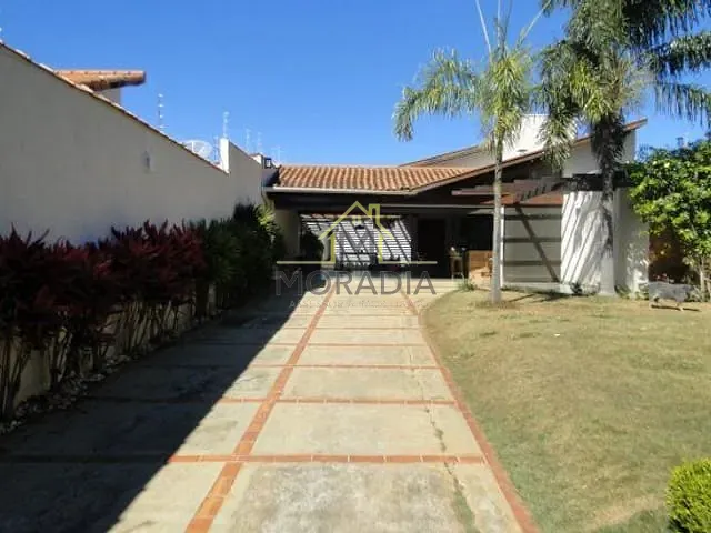 Casa com 550m² 3 quartos e 2 banheiros, à venda, no bairro Parque do Convento em Guaxupé