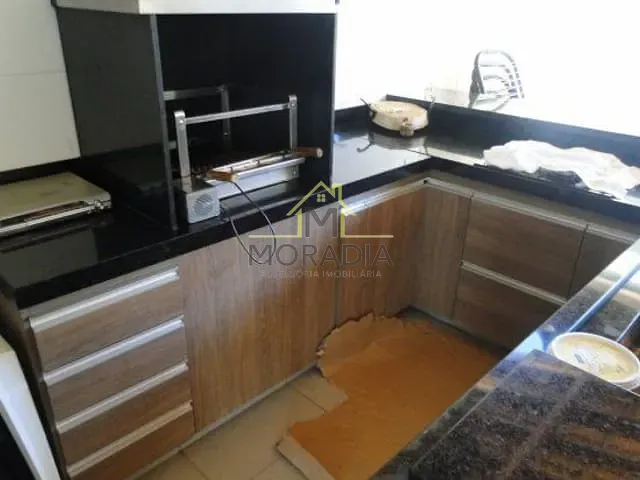 Casa com 550m² 3 quartos e 2 banheiros, à venda, no bairro Parque do Convento em Guaxupé