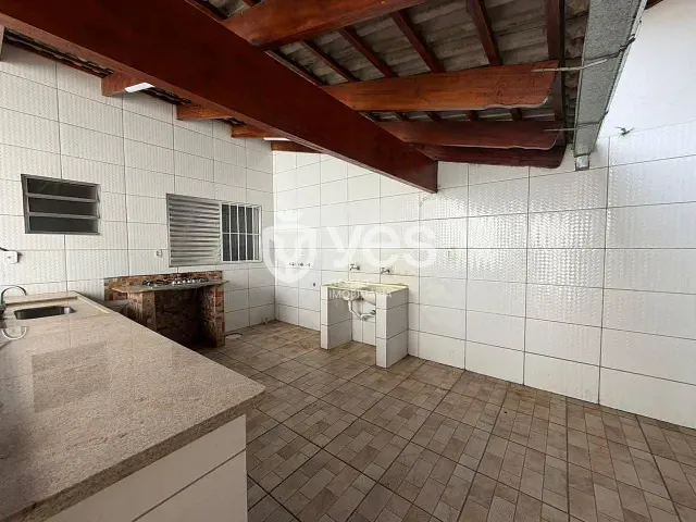 Casa 3 quartos e 2 banheiros, para alugar, no bairro Vila São Pedro em Araxá