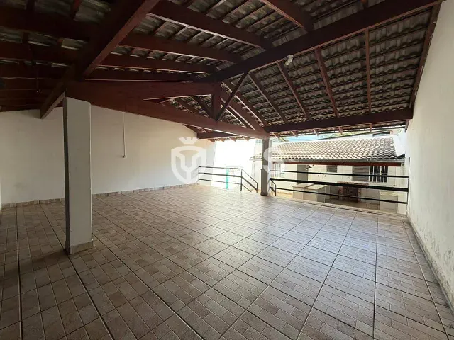 Casa 3 quartos e 2 banheiros, para alugar, no bairro Vila São Pedro em Araxá