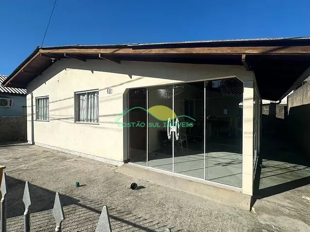 Casa com 200m² 2 quartos e 1 banheiro, para alugar, no bairro Morro das Pedras em Florianópolis