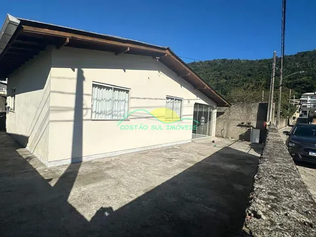 Casa com 200m² 2 quartos e 1 banheiro, para alugar, no bairro Morro das Pedras em Florianópolis