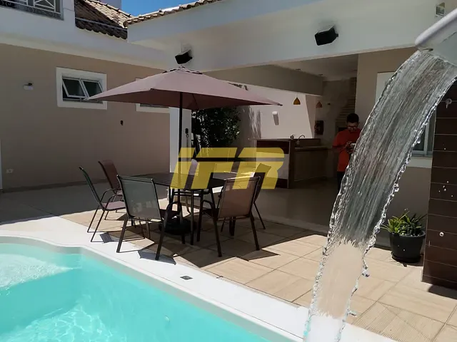 Casa com 350m² 4 quartos e 4 banheiros, à venda, no bairro Condomínio Jardim Oásis em Taubaté