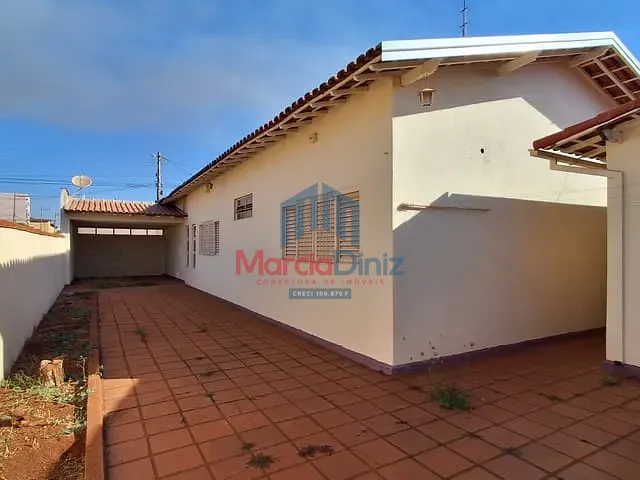 Casa 3 quartos e 1 banheiro, para alugar, no bairro Jardim Pouso Alto em Ituverava