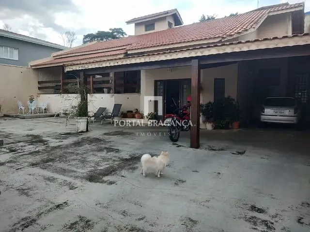 Casa com 410m² 4 quartos e 2 banheiros, à venda, no bairro Residencial das Ilhas em Bragança Paulista