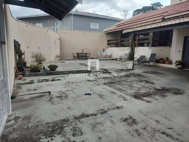 Casa com 410m² 4 quartos e 2 banheiros, à venda, no bairro Residencial das Ilhas em Bragança Paulista