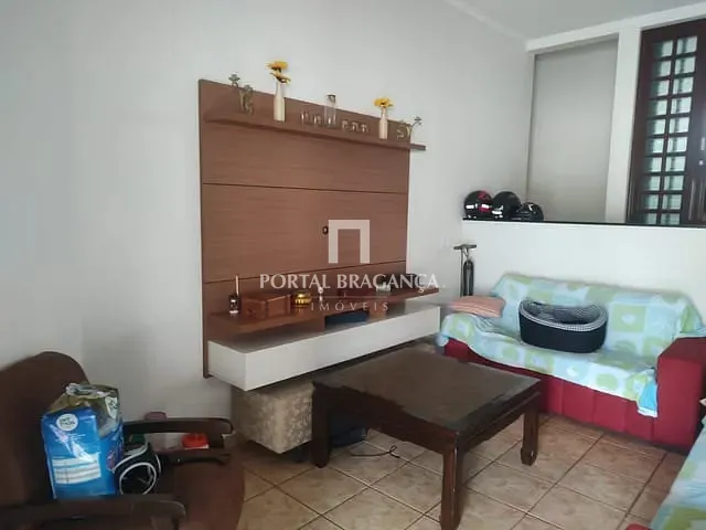Casa com 410m² 4 quartos e 2 banheiros, à venda, no bairro Residencial das Ilhas em Bragança Paulista