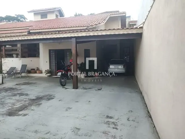 Casa com 410m² 4 quartos e 2 banheiros, à venda, no bairro Residencial das Ilhas em Bragança Paulista