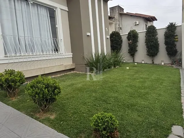 Casa 3 quartos e 4 banheiros, à venda, no bairro Universitário em Tijucas