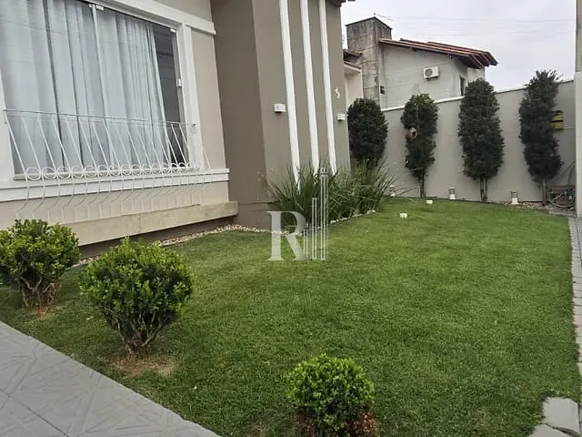 Casa 3 quartos e 4 banheiros, à venda, no bairro Universitário em Tijucas