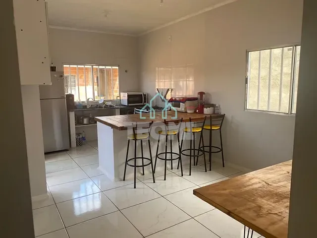 Casa com 300m² 3 quartos e 3 banheiros, à venda, no bairro Piracangaguá em Taubaté