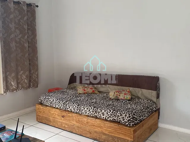 Casa com 300m² 3 quartos e 3 banheiros, à venda, no bairro Piracangaguá em Taubaté