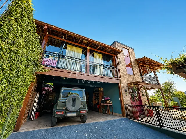 Casa com 670m² 4 quartos e 3 banheiros, para alugar, no bairro Centro em Blumenau