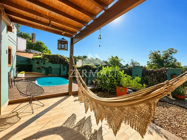 Casa com 670m² 4 quartos e 3 banheiros, para alugar, no bairro Centro em Blumenau