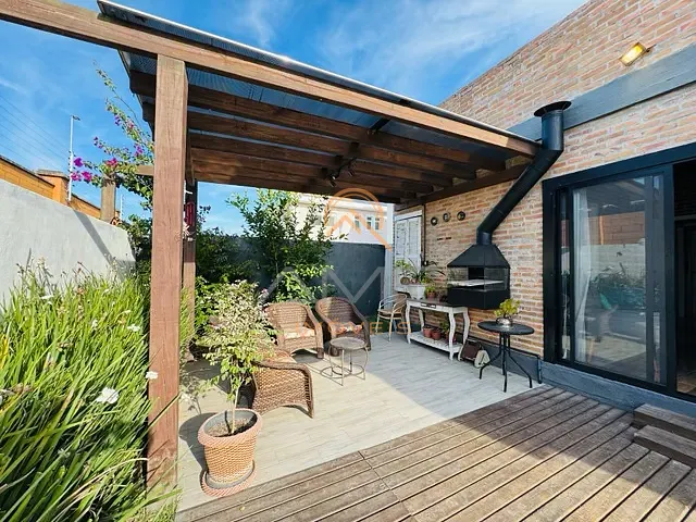 Casa com 400m² 3 quartos e 3 banheiros, à venda, no bairro Laranjal em Pelotas