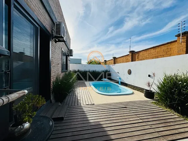 Casa com 400m² 3 quartos e 3 banheiros, à venda, no bairro Laranjal em Pelotas