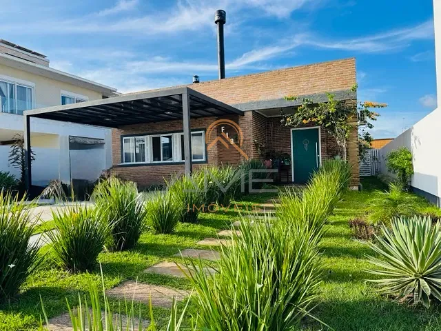 Casa com 400m² 3 quartos e 3 banheiros, à venda, no bairro Laranjal em Pelotas