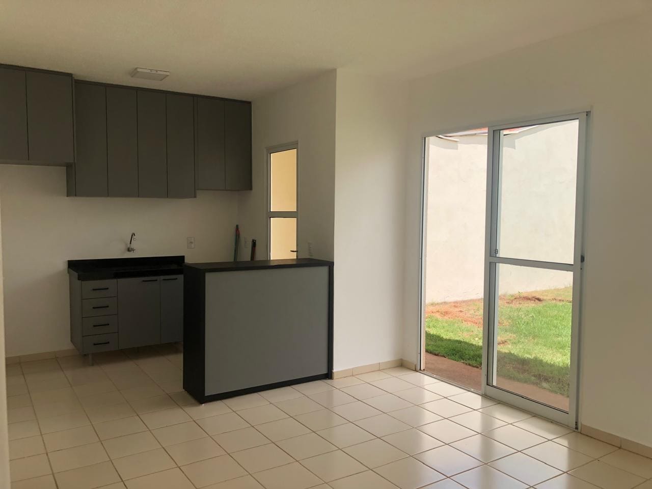 Casa à venda com 2 quartos, 55m² - Foto 2