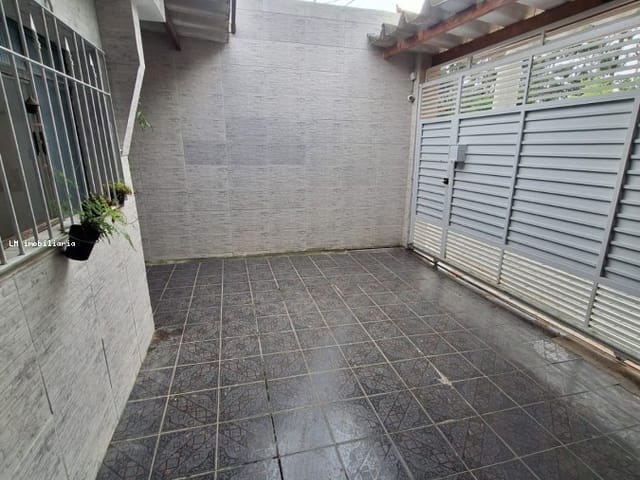 Casa 3 quartos e 2 banheiros, à venda, no bairro Vila Bandeirantes em Poá