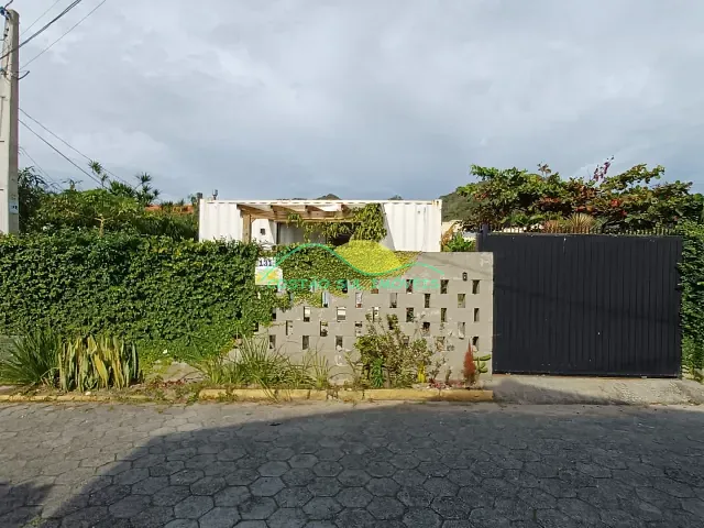 Casa 2 quartos e 2 banheiros, à venda, no bairro Morro das Pedras em Florianópolis