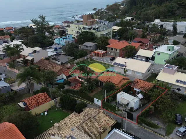 Casa 2 quartos e 2 banheiros, à venda, no bairro Morro das Pedras em Florianópolis