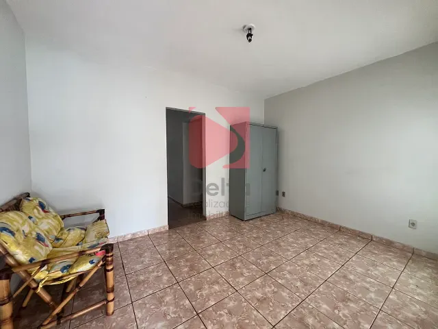 Casa 2 quartos e 1 banheiro, à venda, no bairro Vila Guilhermina em Pirassununga
