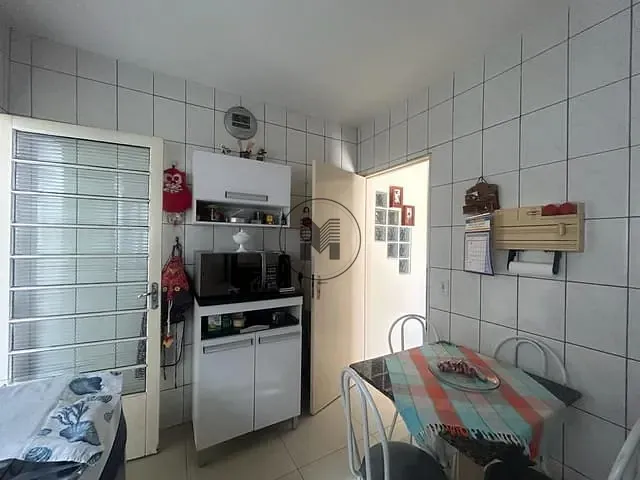 Casa com 250m² 2 quartos e 3 banheiros, à venda, no bairro Residencial Village Santana em Guaratinguetá