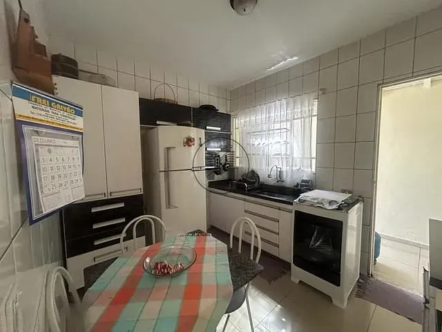 Casa com 250m² 2 quartos e 3 banheiros, à venda, no bairro Residencial Village Santana em Guaratinguetá