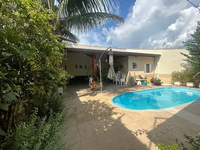 Casa com 250m² 2 quartos e 3 banheiros, à venda, no bairro Residencial Village Santana em Guaratinguetá