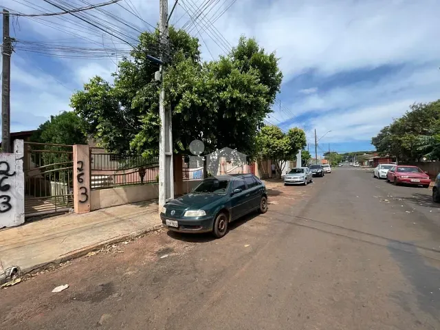 Casa com 460m² 3 quartos e 1 banheiro, à venda, no bairro Vila Oliveira em Rolândia