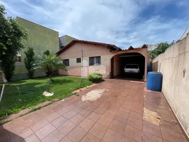 Casa com 460m² 3 quartos e 1 banheiro, à venda, no bairro Vila Oliveira em Rolândia