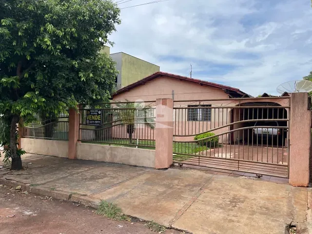 Casa com 460m² 3 quartos e 1 banheiro, à venda, no bairro Vila Oliveira em Rolândia