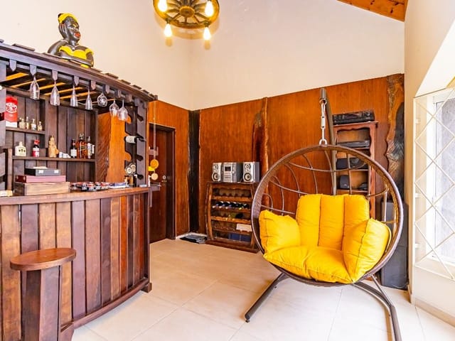 Casa com 432m² 3 quartos e 3 banheiros, à venda, no bairro Uberaba em Curitiba